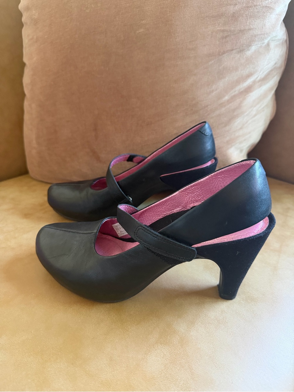 Tsubo Black Mary Jane Heels